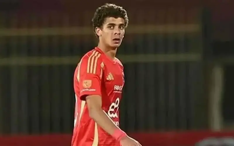 صحيفة إسبانية تفجر مفاجأة بشأن انتقال لاعب الأهلي إلى برشلونة
